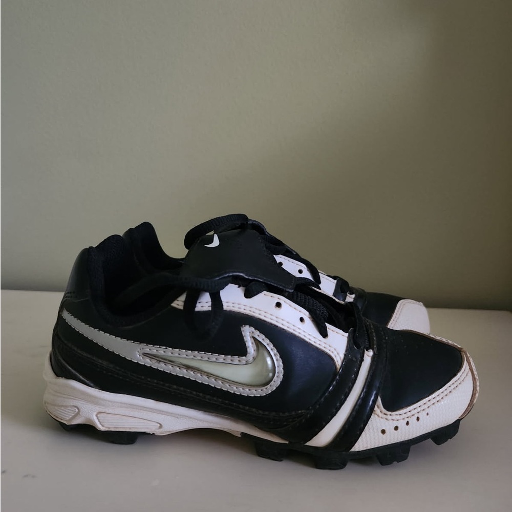 Girls Vintage Nike Sneakers